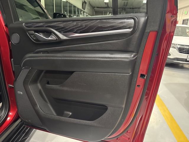 Used 2024 GMC Yukon XL Denali image 32