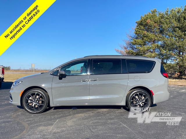 Used 2023 Chrysler Pacifica Touring-L w/ S Appearance Package video 3
