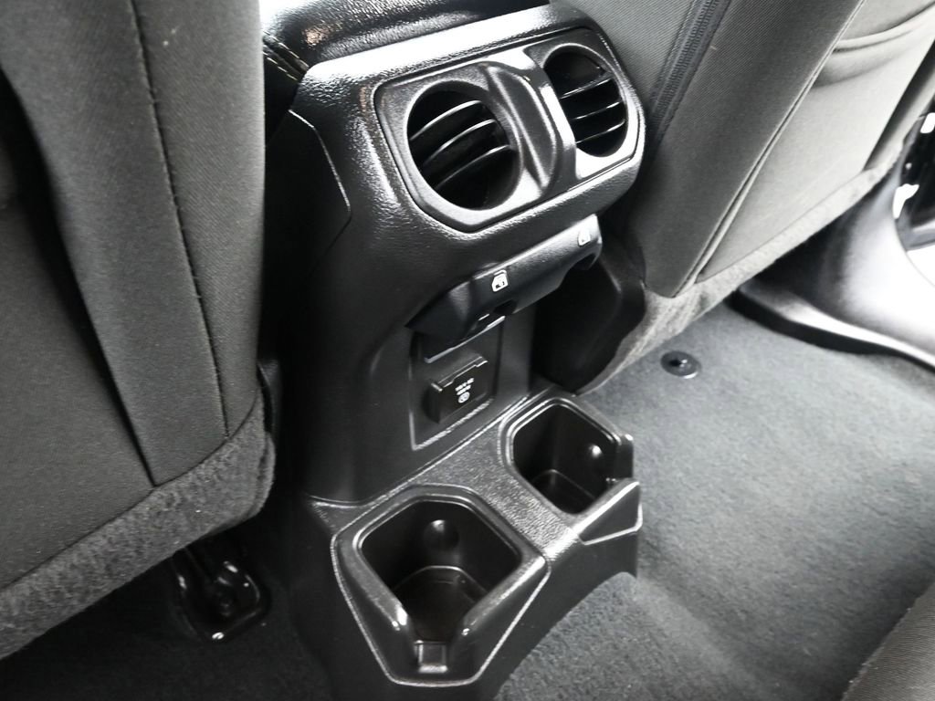 Used 2023 Jeep Gladiator Overland image 12