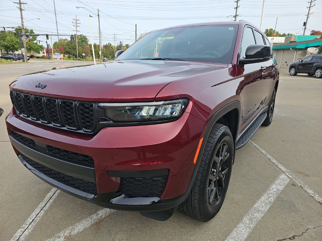 Certified 2025 Jeep Grand Cherokee L Altitude AWD/4WD image 8