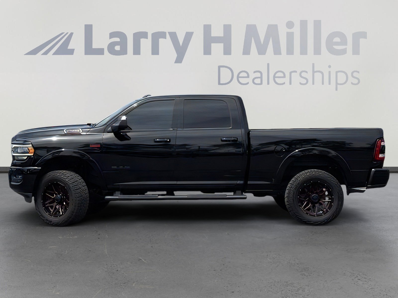 Used 2020 RAM 2500 Laramie w/ Night Edition AWD/4WD image 2