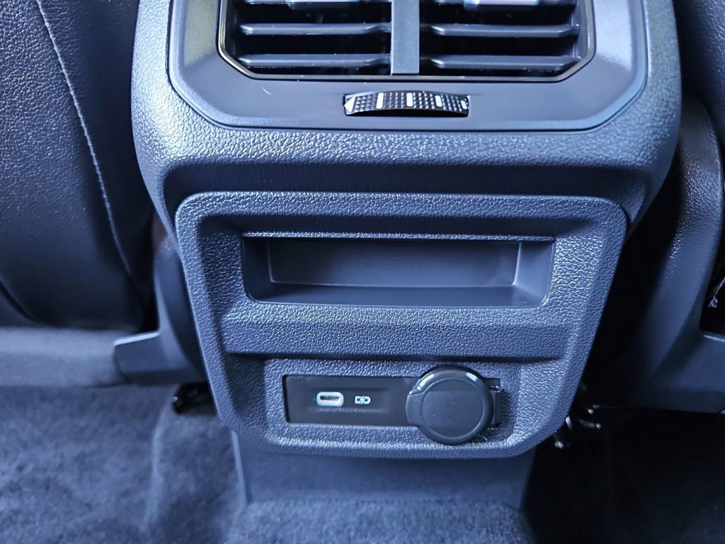 Used 2022 Volkswagen Tiguan SE image 27