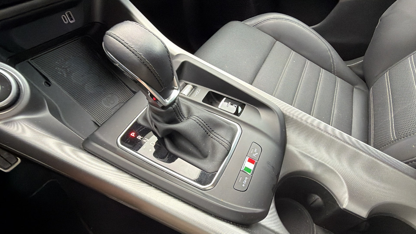 Used 2025 Alfa Romeo Tonale w/ Premium Package AWD/4WD image 30