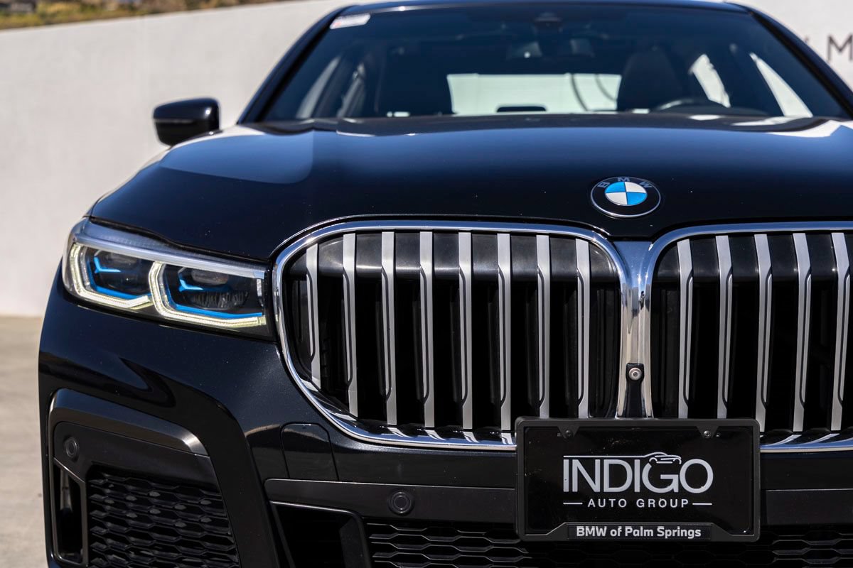 Used 2020 BMW 740i w/ M Sport Package RWD image 9