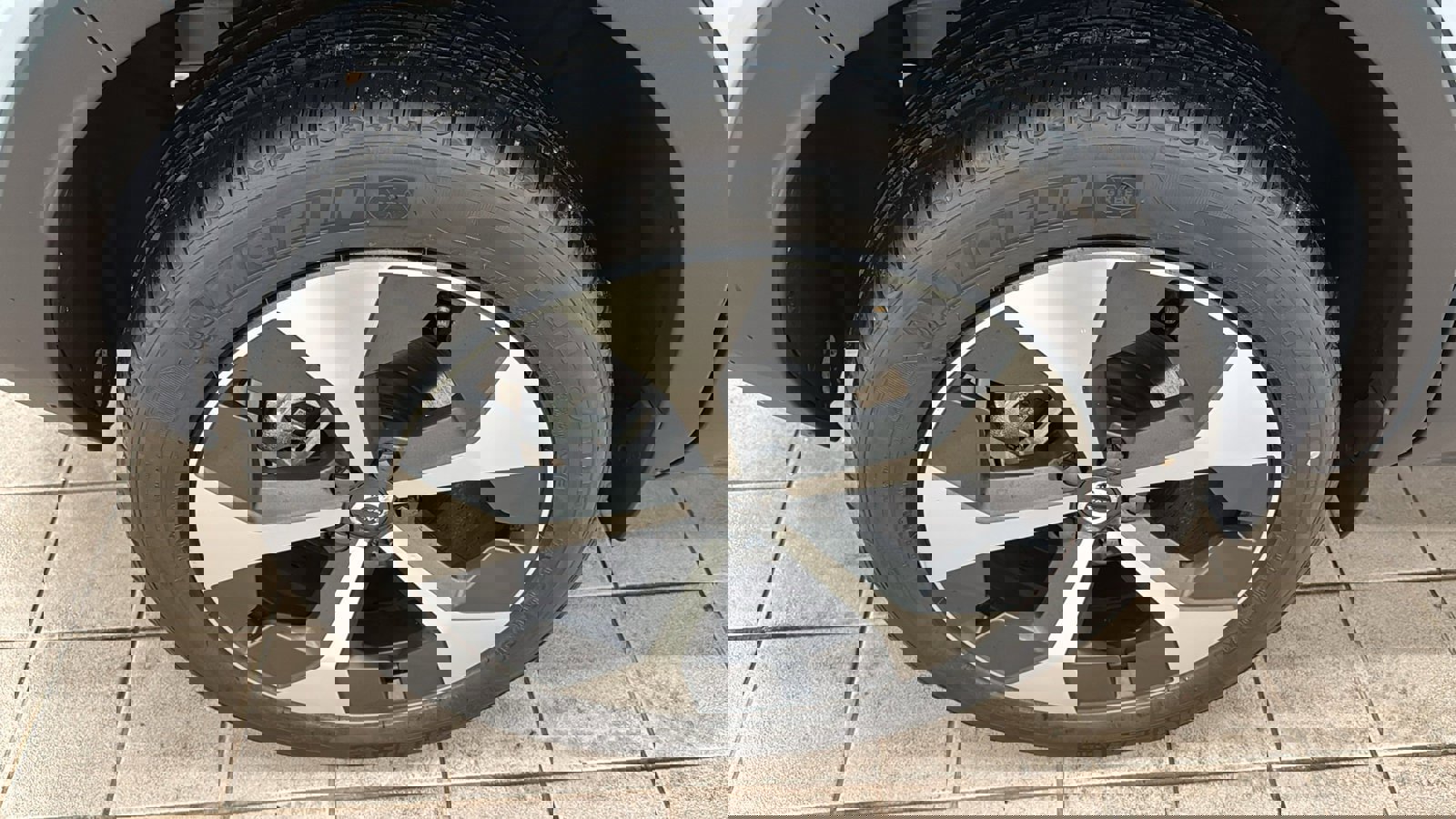 Used 2026 Volvo XC40 B5 Plus w/ Protection Package Premier image 31