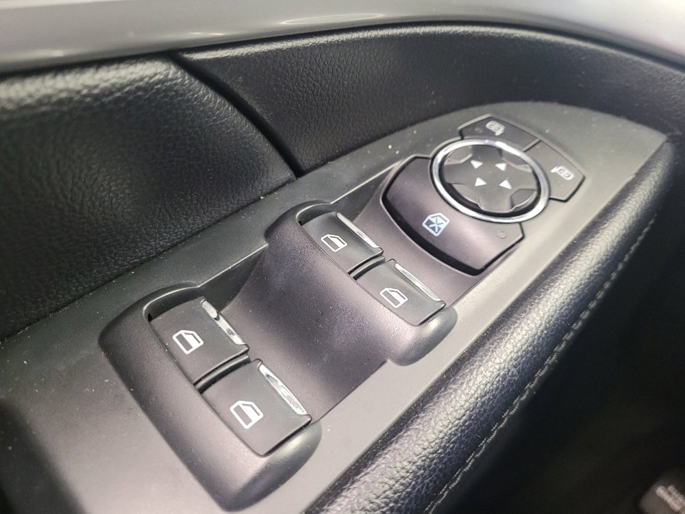 Used 2017 Ford Explorer XLT image 27