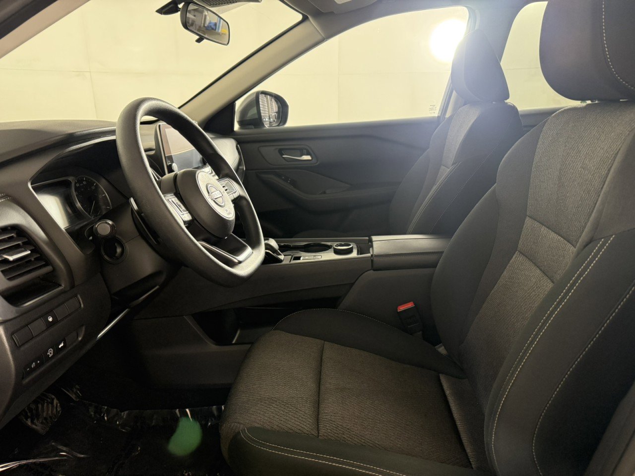 Used 2024 Nissan Rogue SV image 14