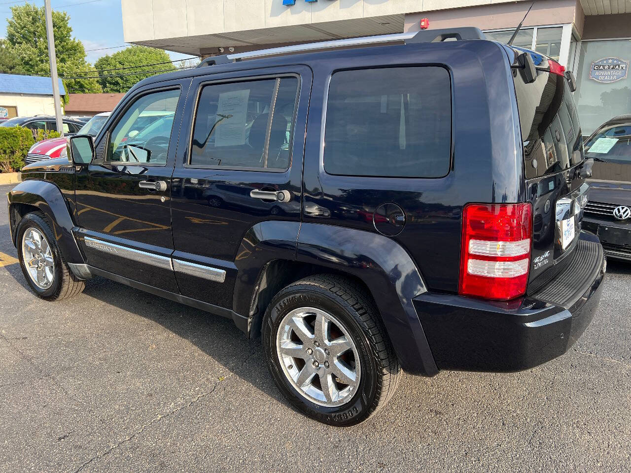 Used 2011 Jeep Liberty Limited w/ Tire & Wheel Group AWD/4WD image 12