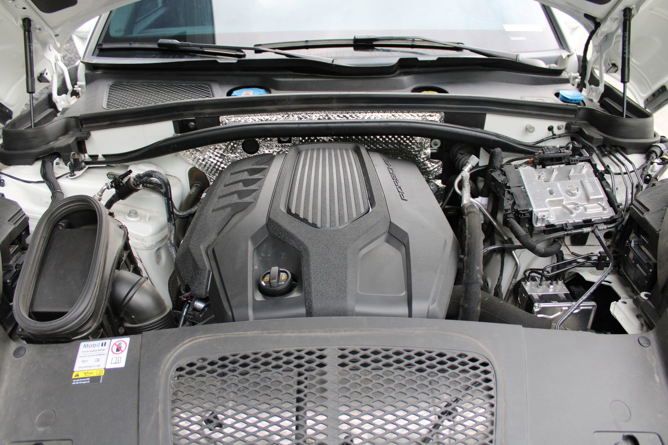 Certified 2023 Porsche Macan image 29