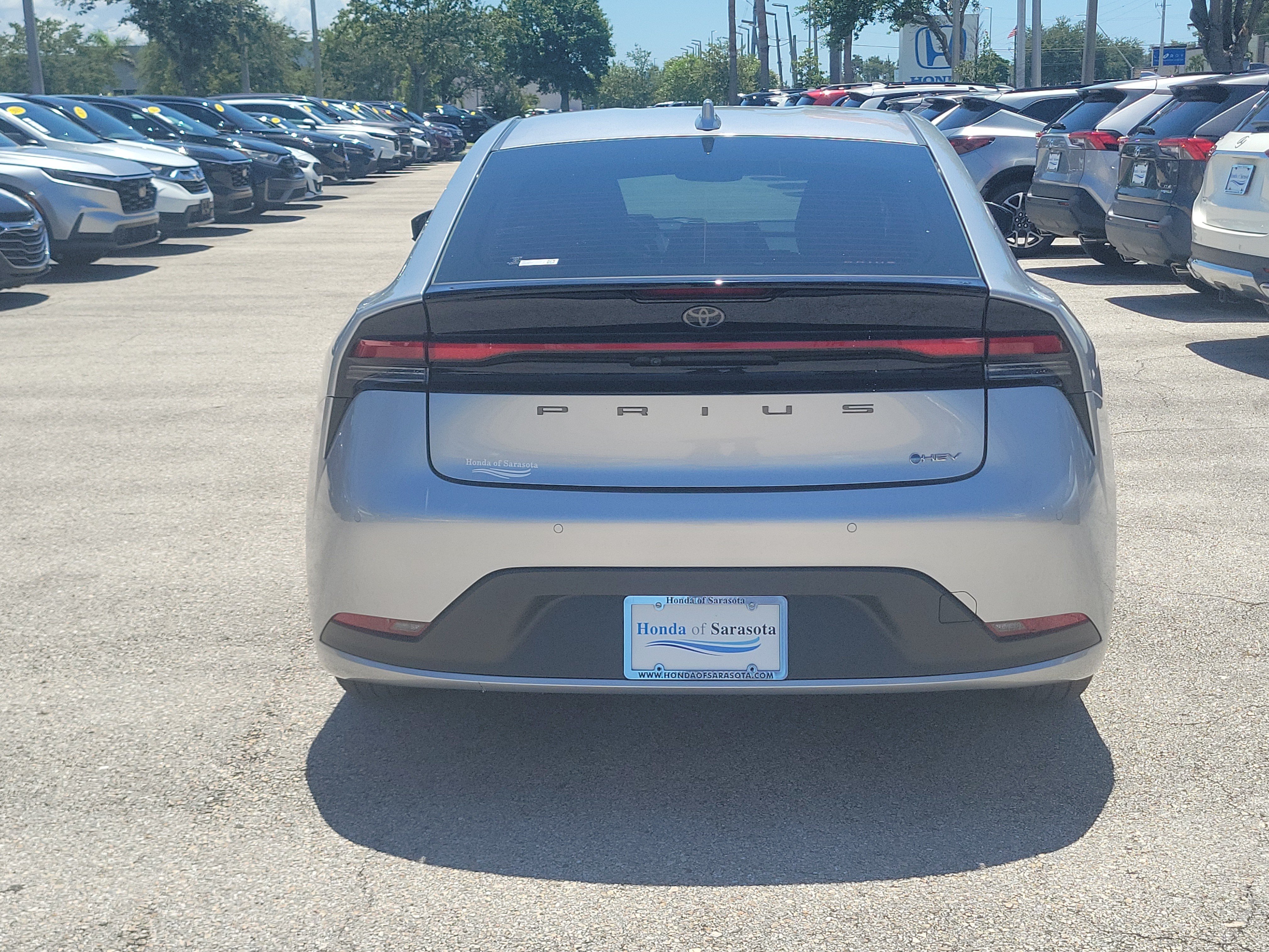 Used 2024 Toyota Prius LE FWD image 6
