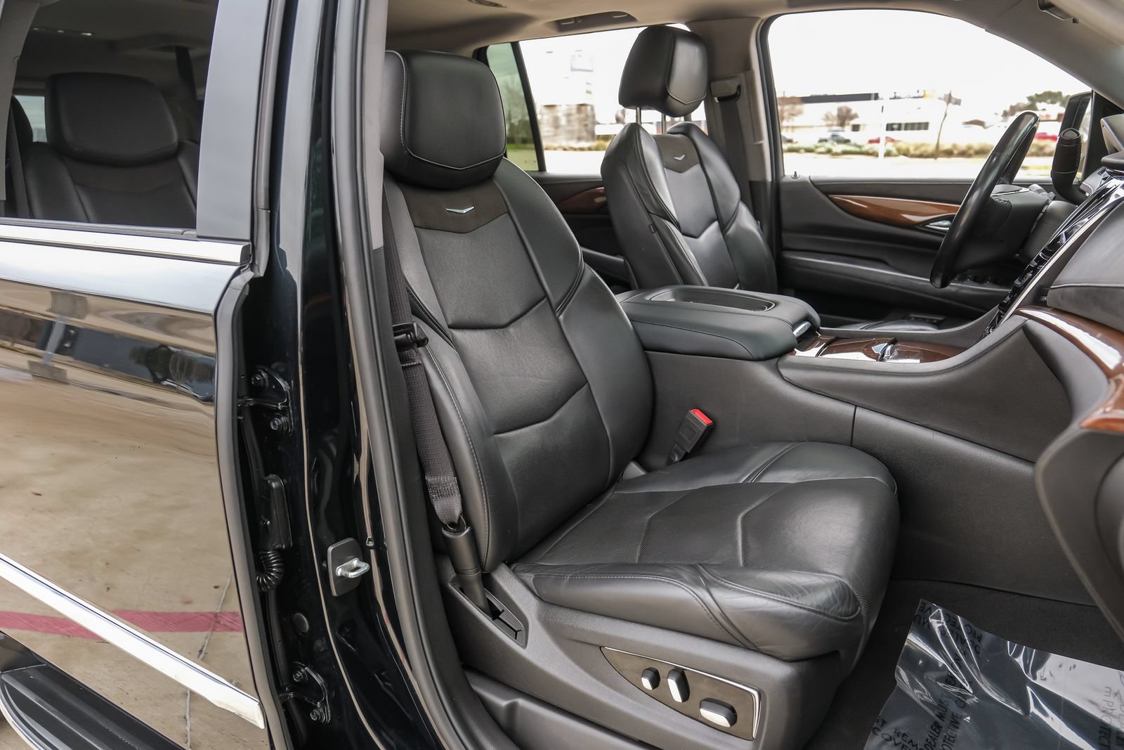 Used 2017 Cadillac Escalade ESV Luxury AWD/4WD image 34