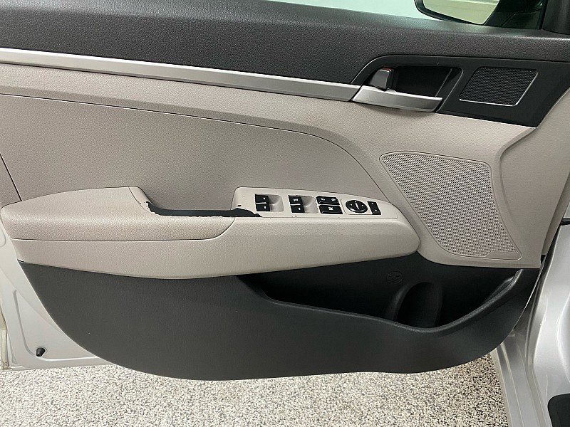 Used 2019 Hyundai Elantra SE image 9