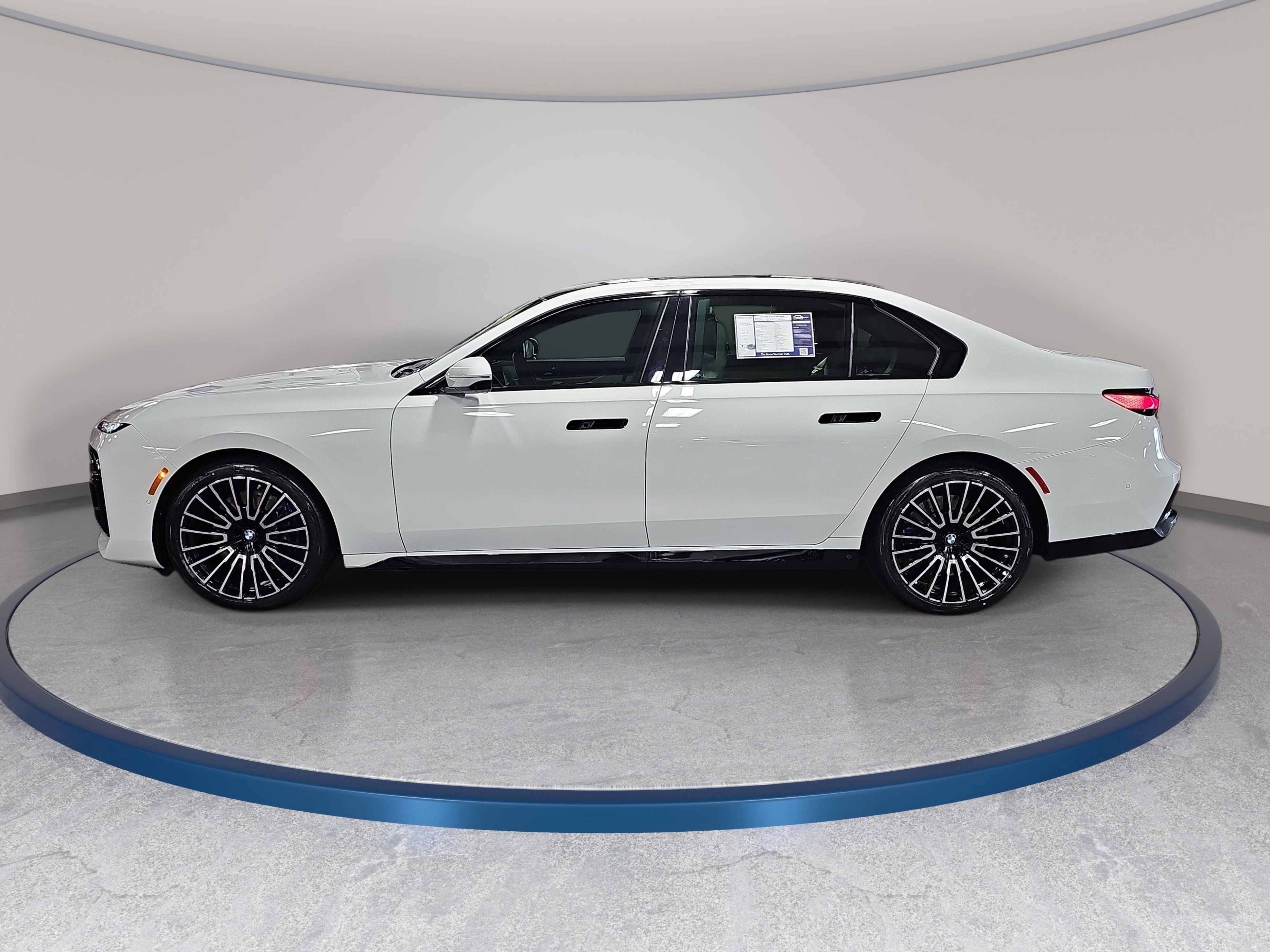 Certified 2025 BMW 760i xDrive w/ Executive Package AWD/4WD image 9
