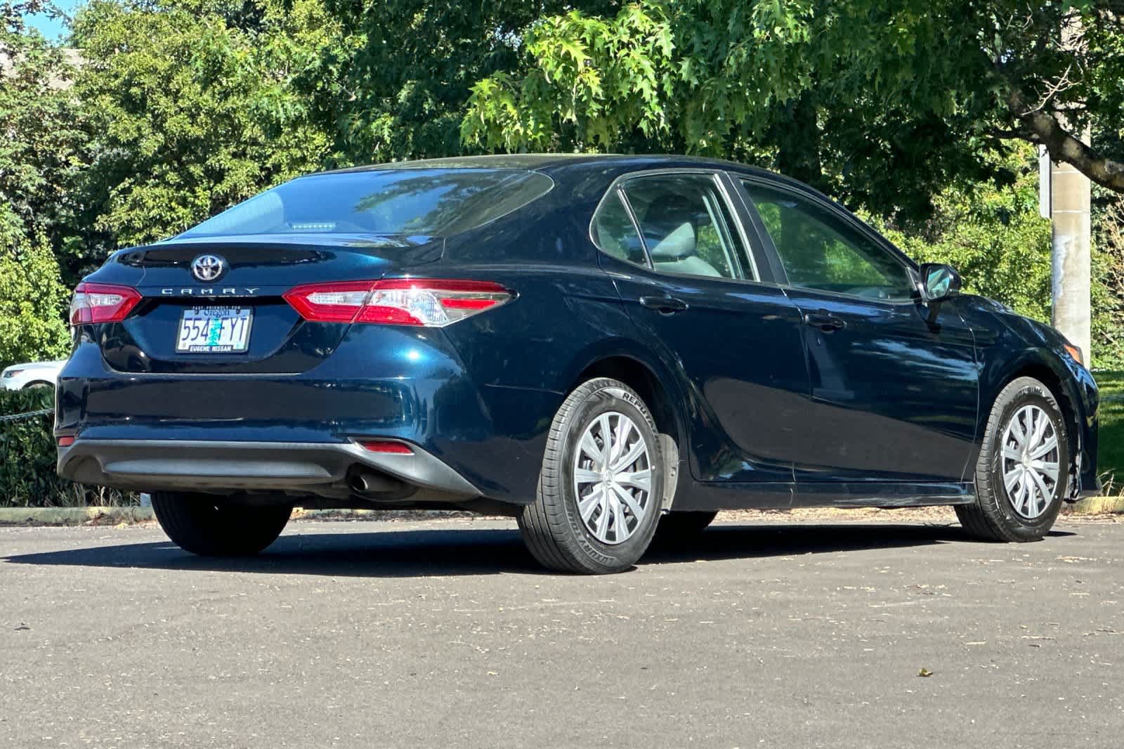 Used 2018 Toyota Camry FWD image 2