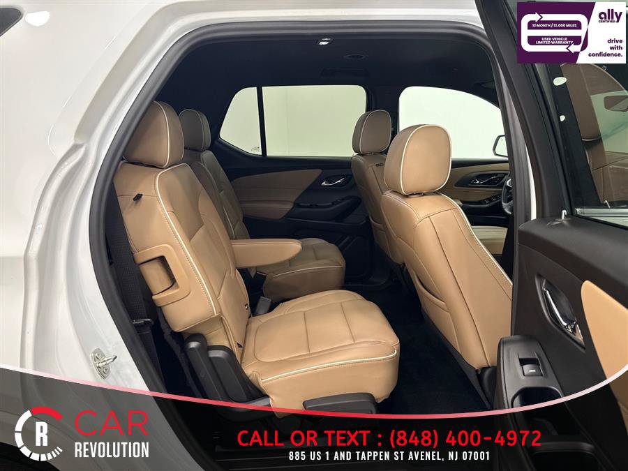 Used 2023 Chevrolet Traverse Premier FWD image 46