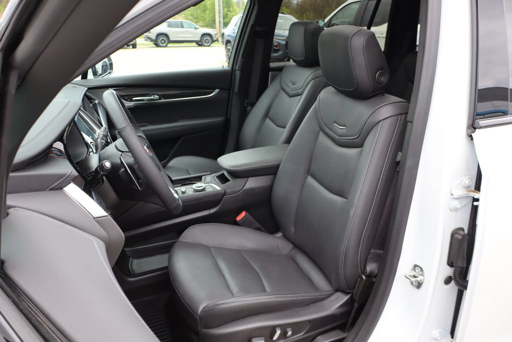 Certified 2024 Cadillac XT6 Sport w/ LPO, Floor Liner Package AWD/4WD image 13