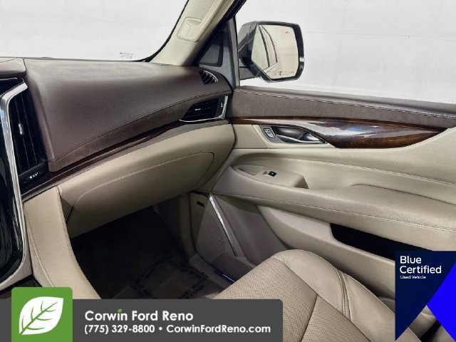 Used 2017 Cadillac Escalade ESV Premium Luxury AWD/4WD image 29