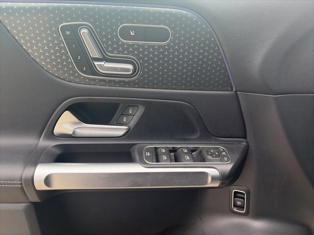 Used 2024 Mercedes-Benz GLB 250 image 17