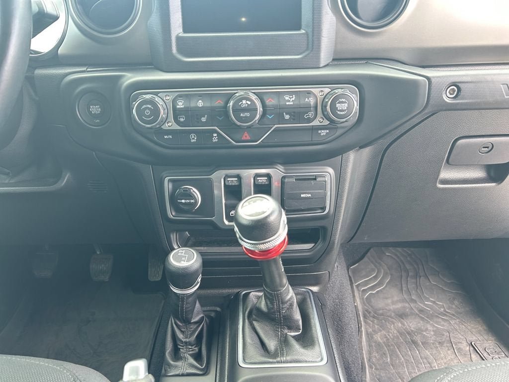 Used 2018 Jeep Wrangler Sport AWD/4WD image 12