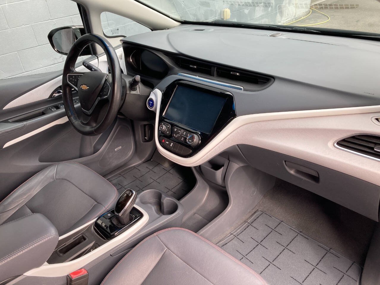 Used 2017 Chevrolet Bolt Premier w/ Driver Confidence II Package FWD image 10