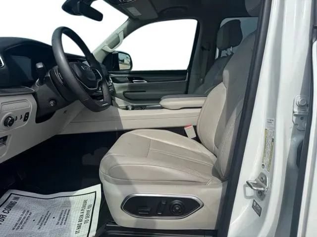 Used 2024 Jeep Wagoneer Series II w/ Flexible Seating Group AWD/4WD image 9