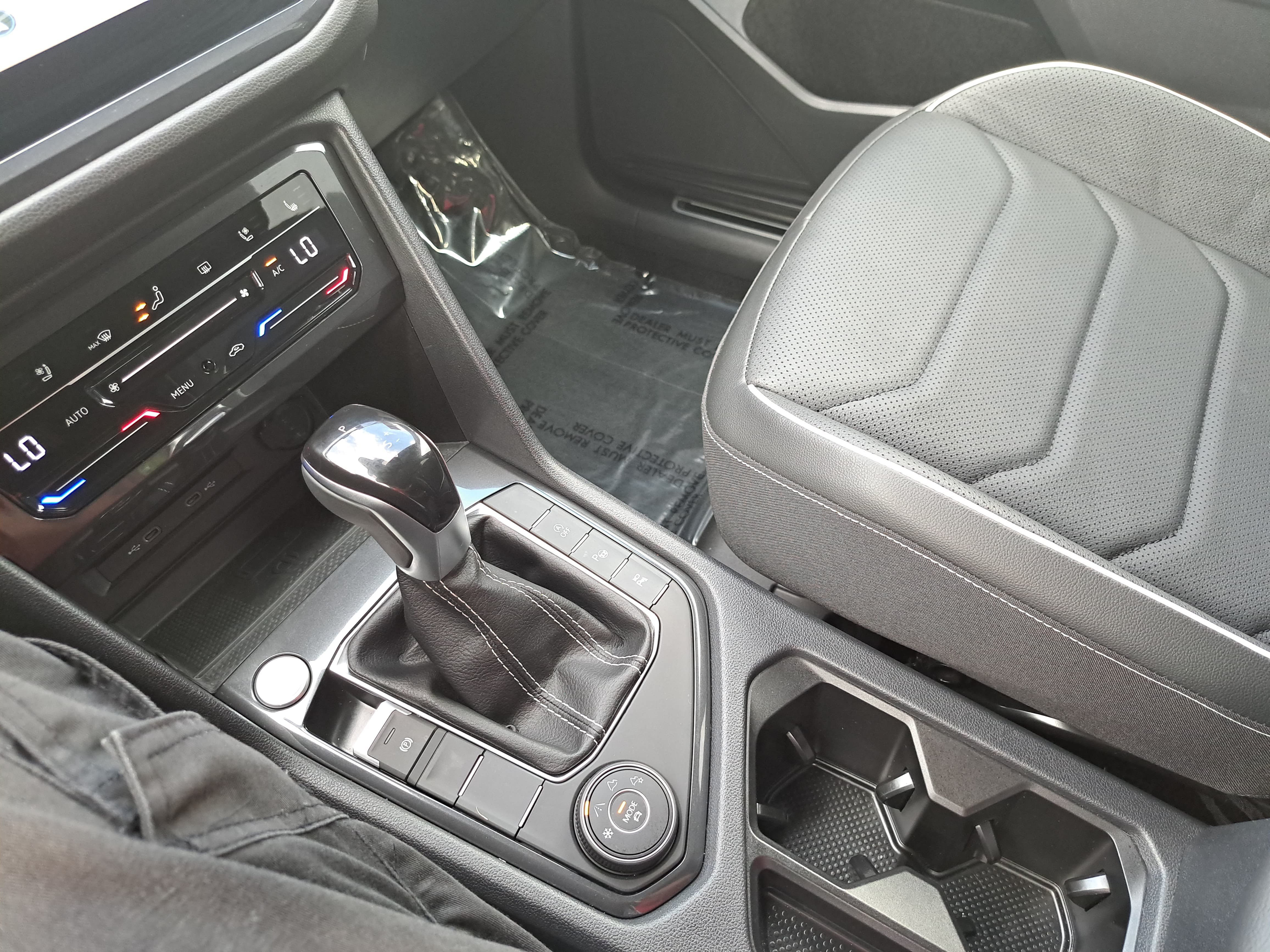 Certified 2024 Volkswagen Tiguan SEL R-Line AWD/4WD image 25