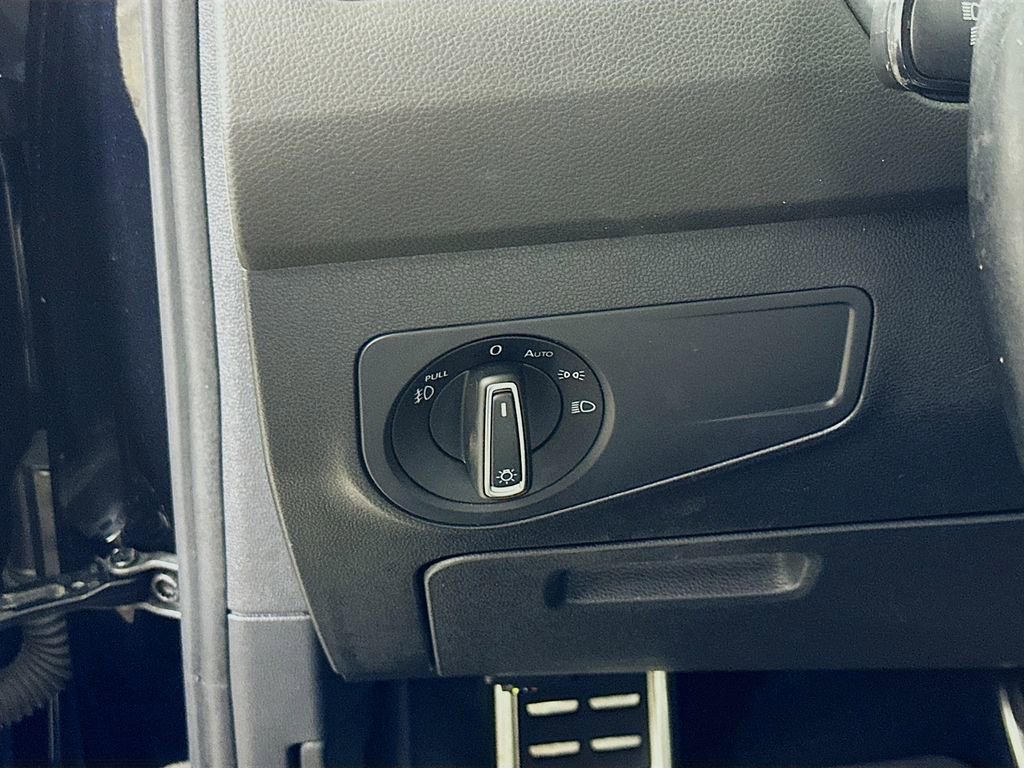 Used 2021 Volkswagen Tiguan SE R-Line image 22