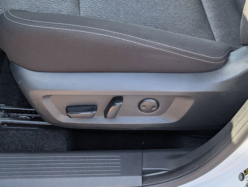 Used 2025 Nissan Rogue SV AWD/4WD image 20