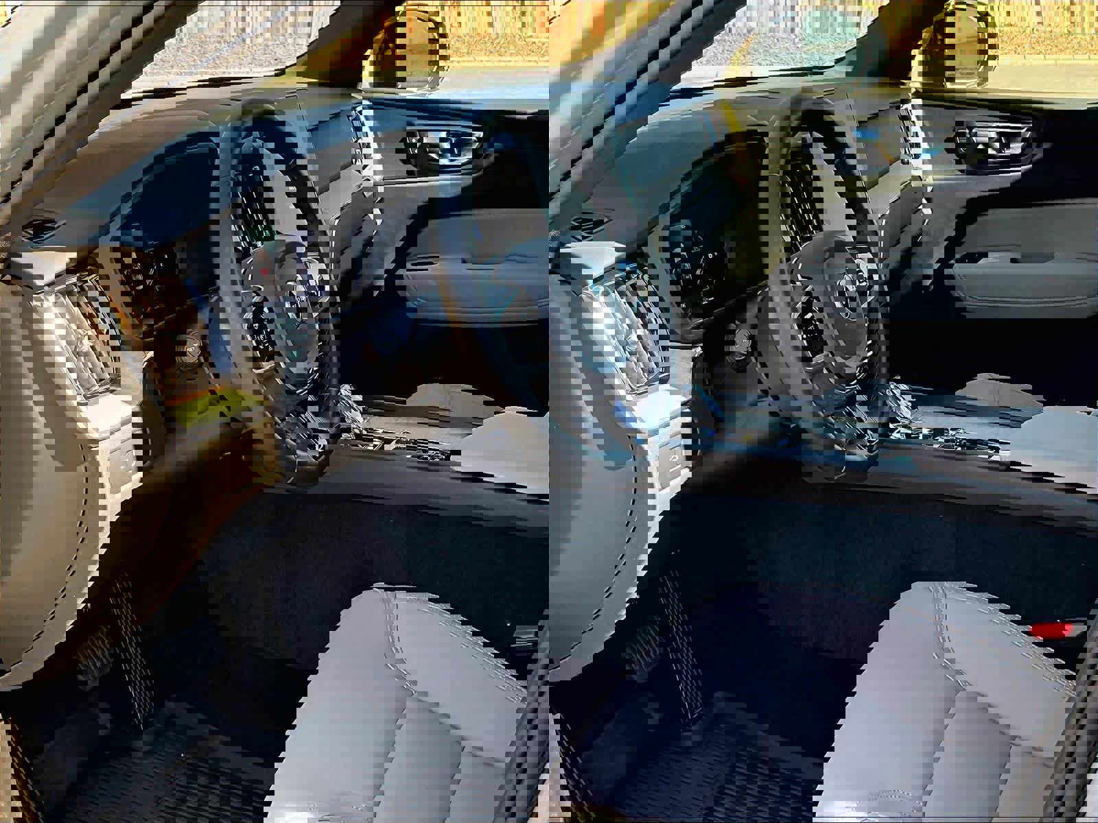 Used 2026 Volvo XC60 B5 Plus w/ Climate Package image 16