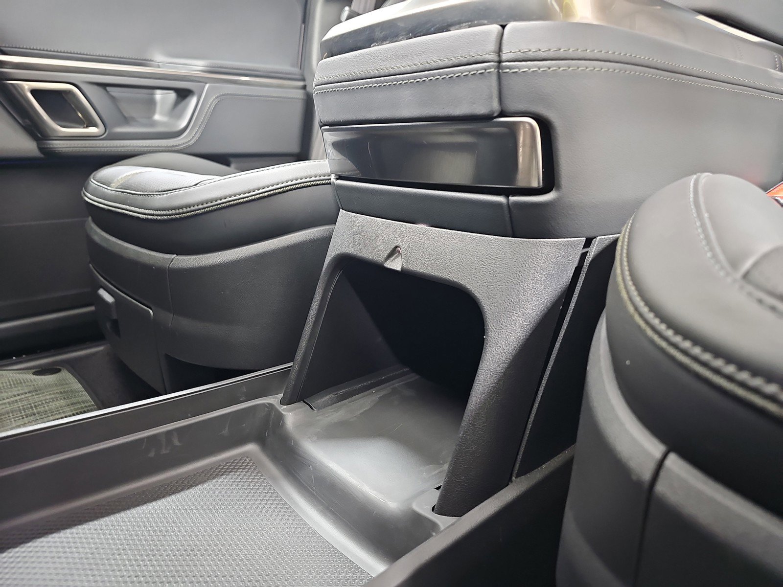 Used 2023 Rivian R1T Adventure image 31