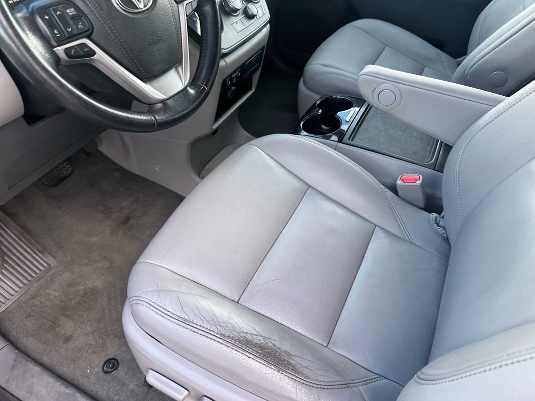 Used 2018 Toyota Sienna XLE w/ XLE Navigation Package AWD/4WD image 38