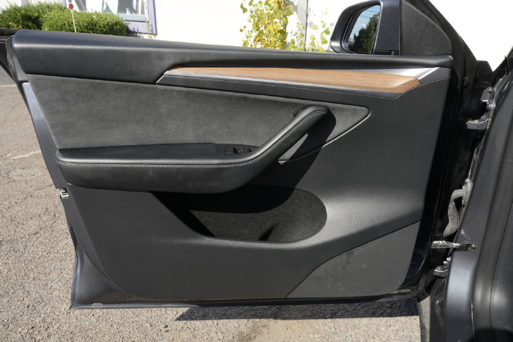 Used 2022 Tesla Model Y Long Range AWD/4WD image 19
