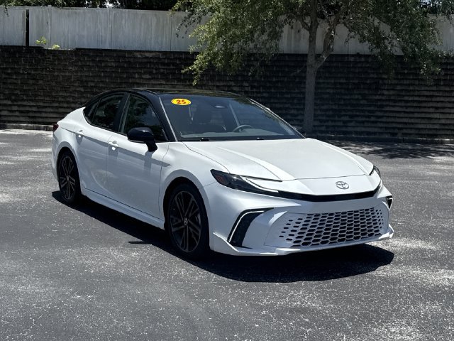 Used 2025 Toyota Camry XSE FWD image 2
