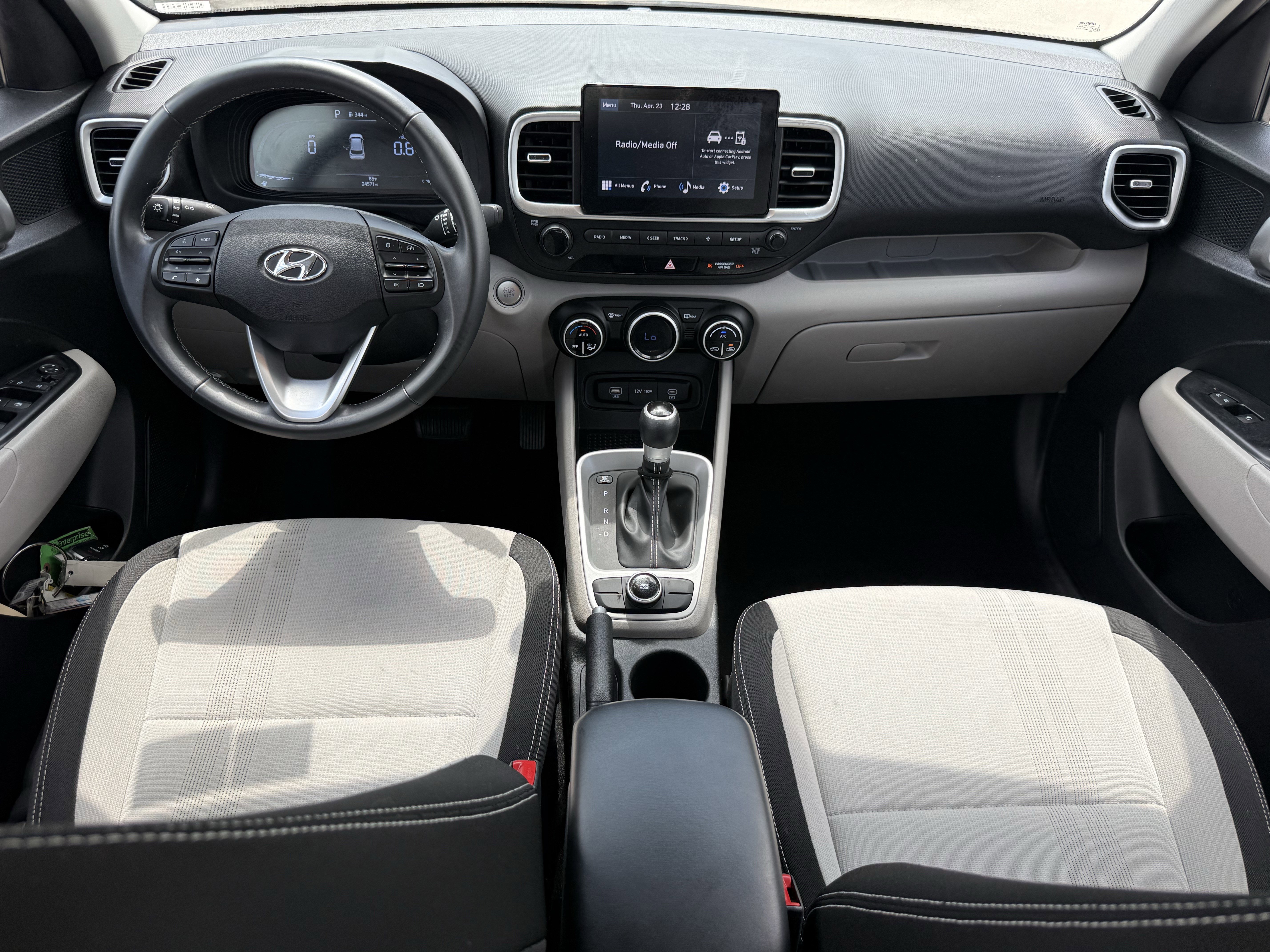 Used 2025 Hyundai Venue SEL FWD image 14