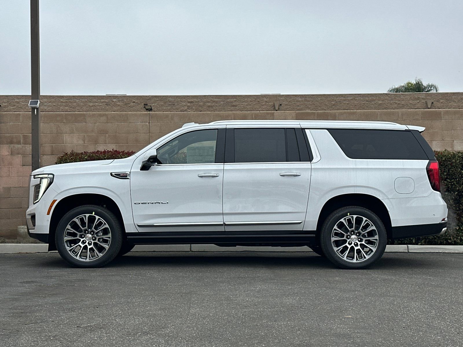 New 2026 GMC Yukon XL Denali w/ Sun & Power Step Package AWD/4WD image 7