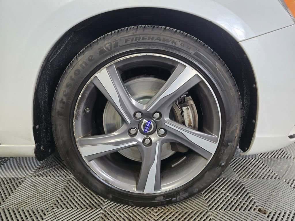 Used 2015 Volvo V60 T6 R-Design Platinum image 2