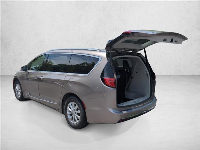 Used 2018 Chrysler Pacifica Touring-L FWD image 7