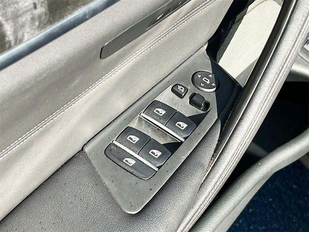 Used 2023 BMW 540i w/ M Sport Package image 18