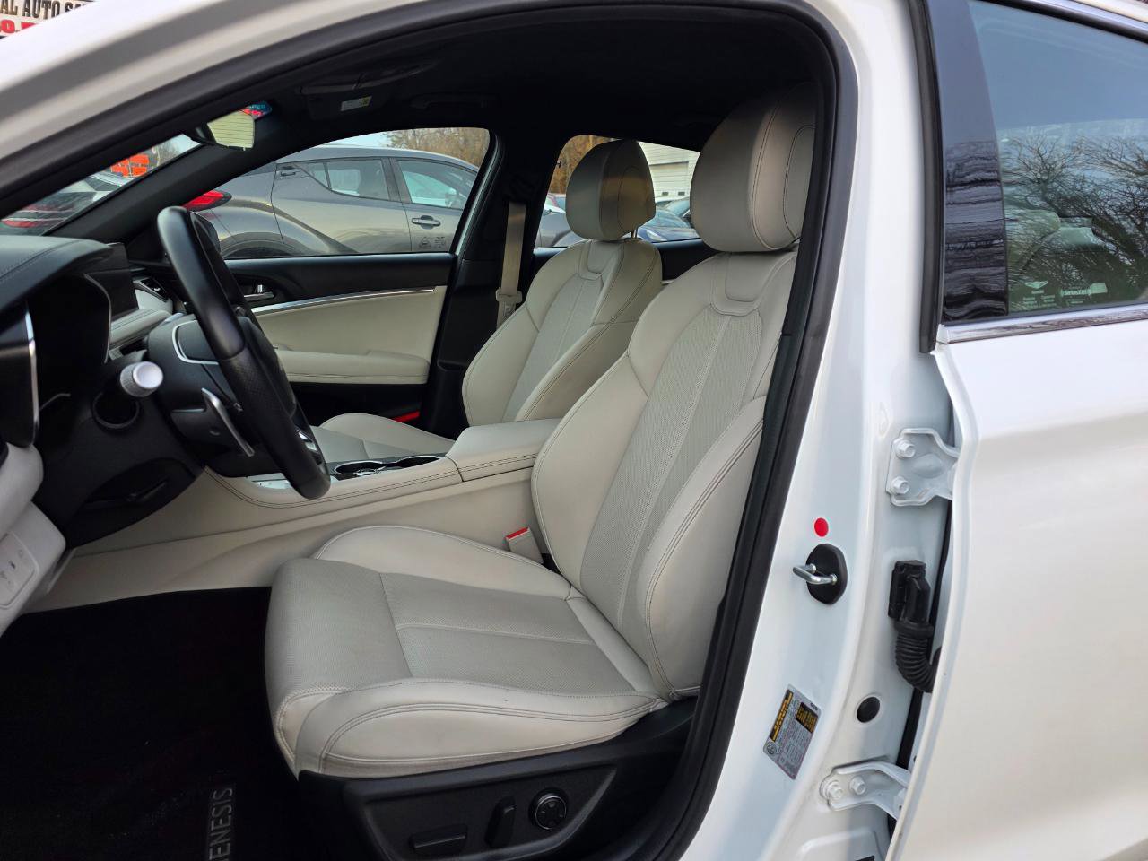 Used 2024 Genesis G70 2.5T image 9