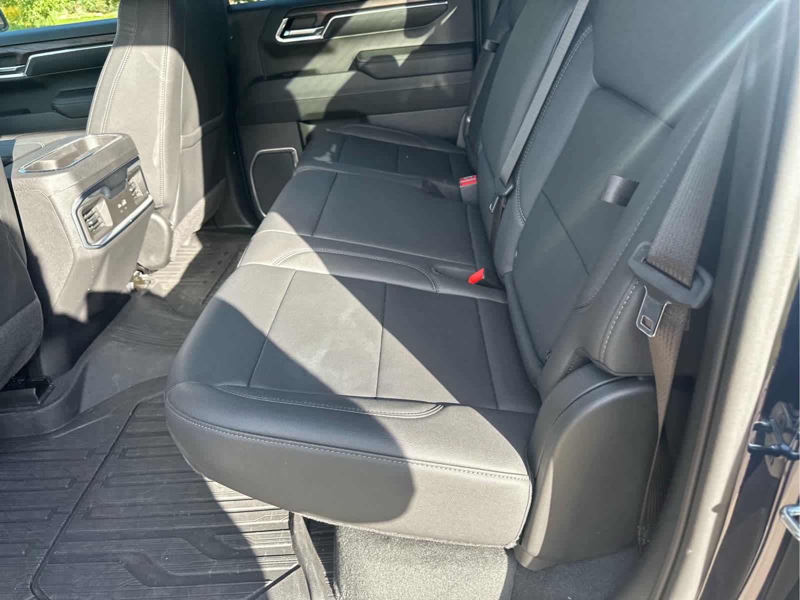 Used 2023 GMC Sierra 1500 SLT w/ SLT Premium Package AWD/4WD image 6
