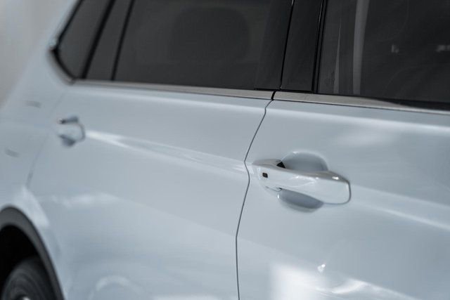 Used 2022 Volkswagen Tiguan SE w/ Panoramic Sunroof Package image 15