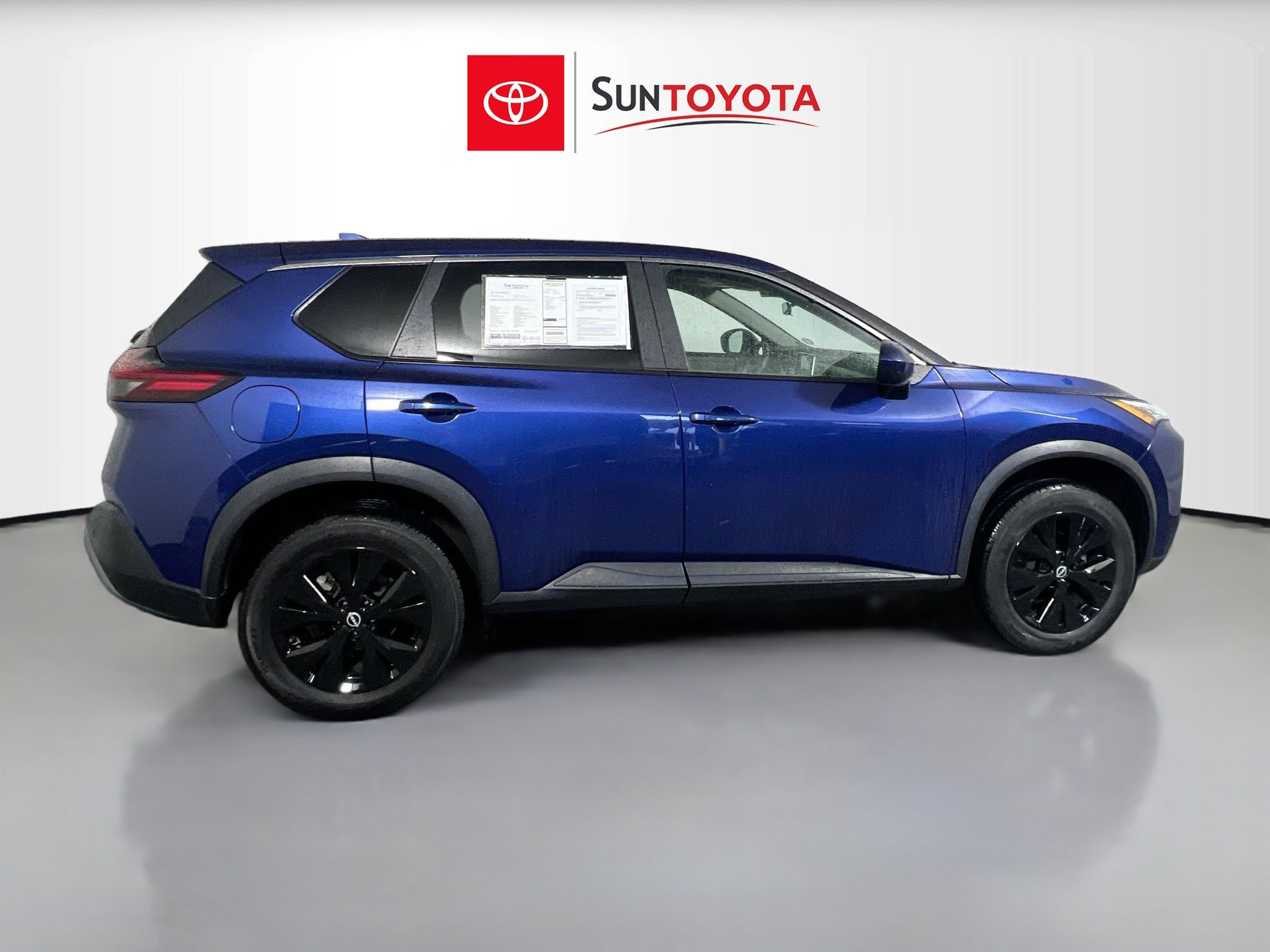 Used 2023 Nissan Rogue SV AWD/4WD image 2
