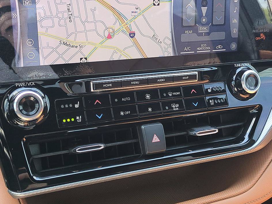 Used 2021 Toyota Highlander Platinum FWD image 25