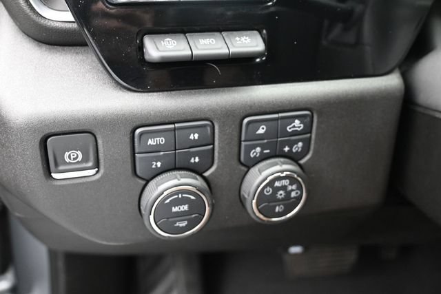 Used 2025 Chevrolet Silverado 1500 High Country AWD/4WD image 25