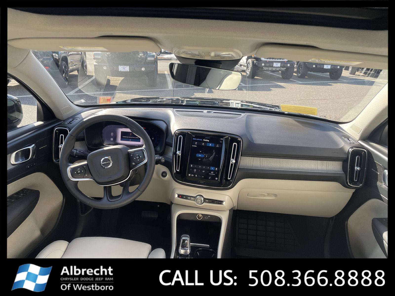 Used 2024 Volvo XC40 B5 Ultimate w/ Climate Package AWD/4WD image 24
