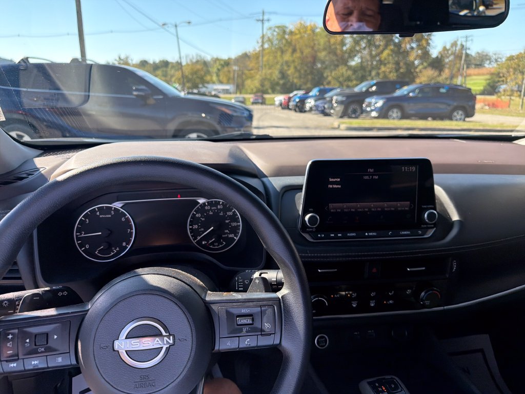 Used 2023 Nissan Rogue S AWD/4WD image 20