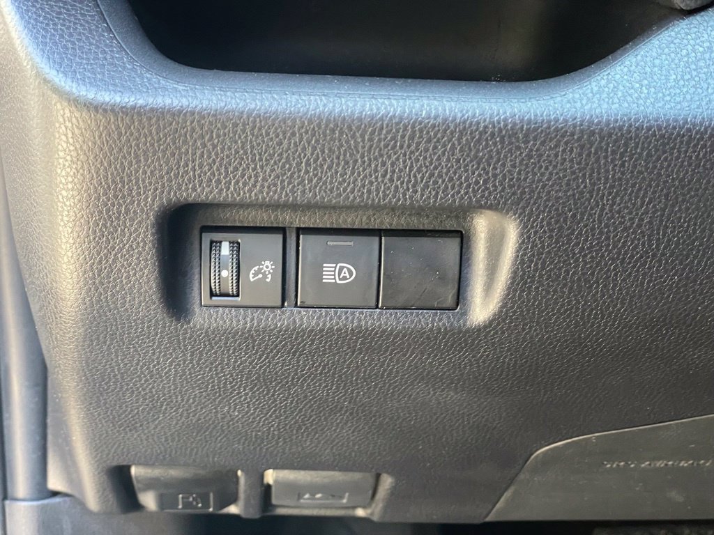 Used 2025 Toyota RAV4 LE AWD/4WD image 15