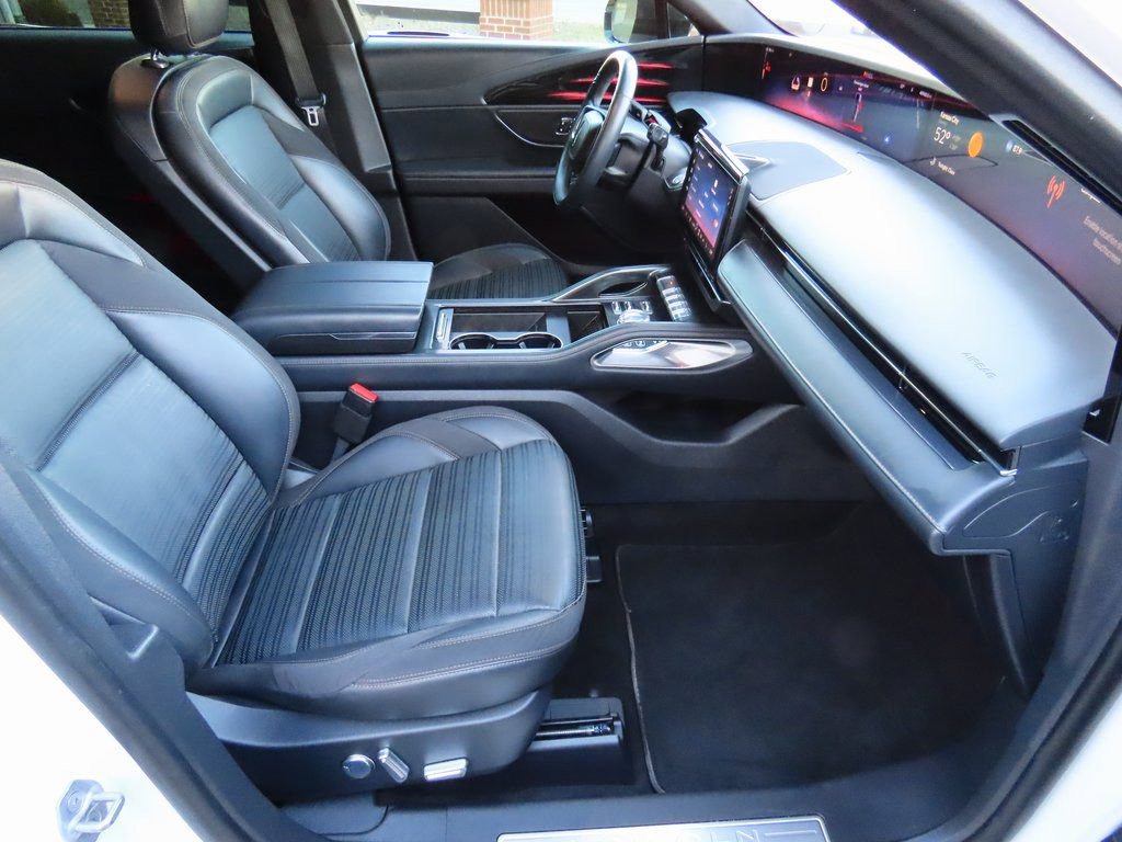 Used 2024 Lincoln Nautilus Reserve w/ Jet Appearance Package (87T) image 13