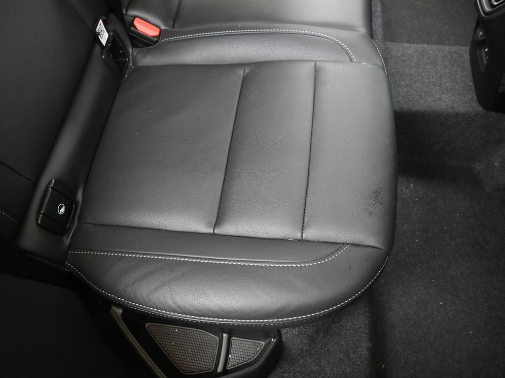 Certified 2025 Volvo XC40 B5 Core image 16