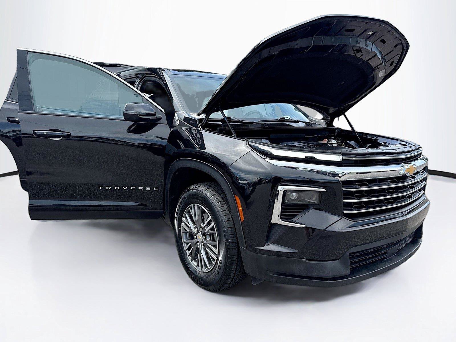 Used 2025 Chevrolet Traverse LT FWD image 36